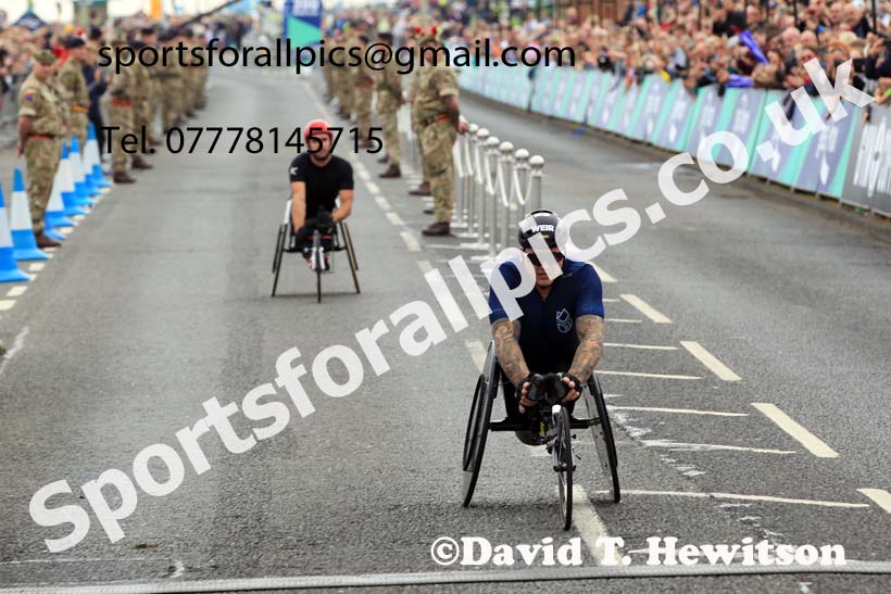 Mens wheelchair 2022 Great North Run. Photo: David T. Hewitson/Sports for All Pics